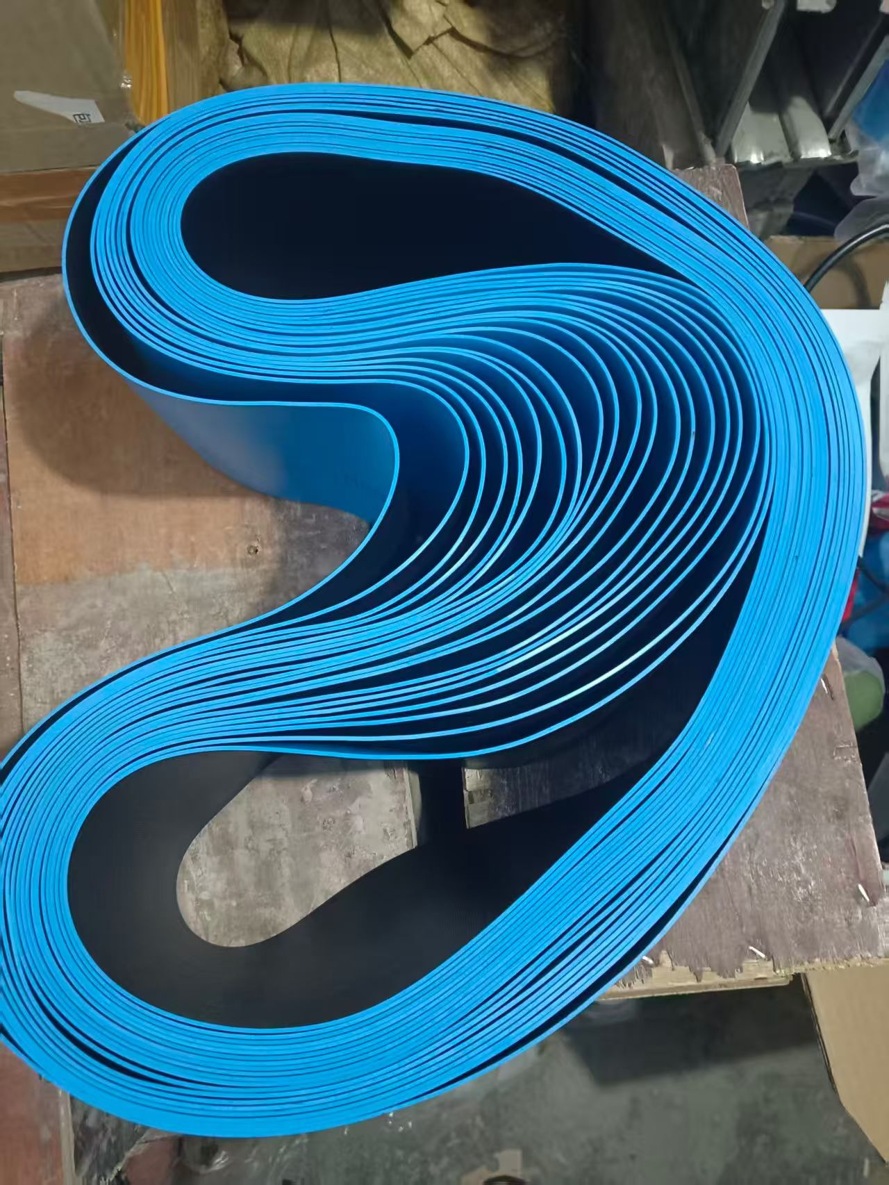 Blue flat belts for carding machine drive systems