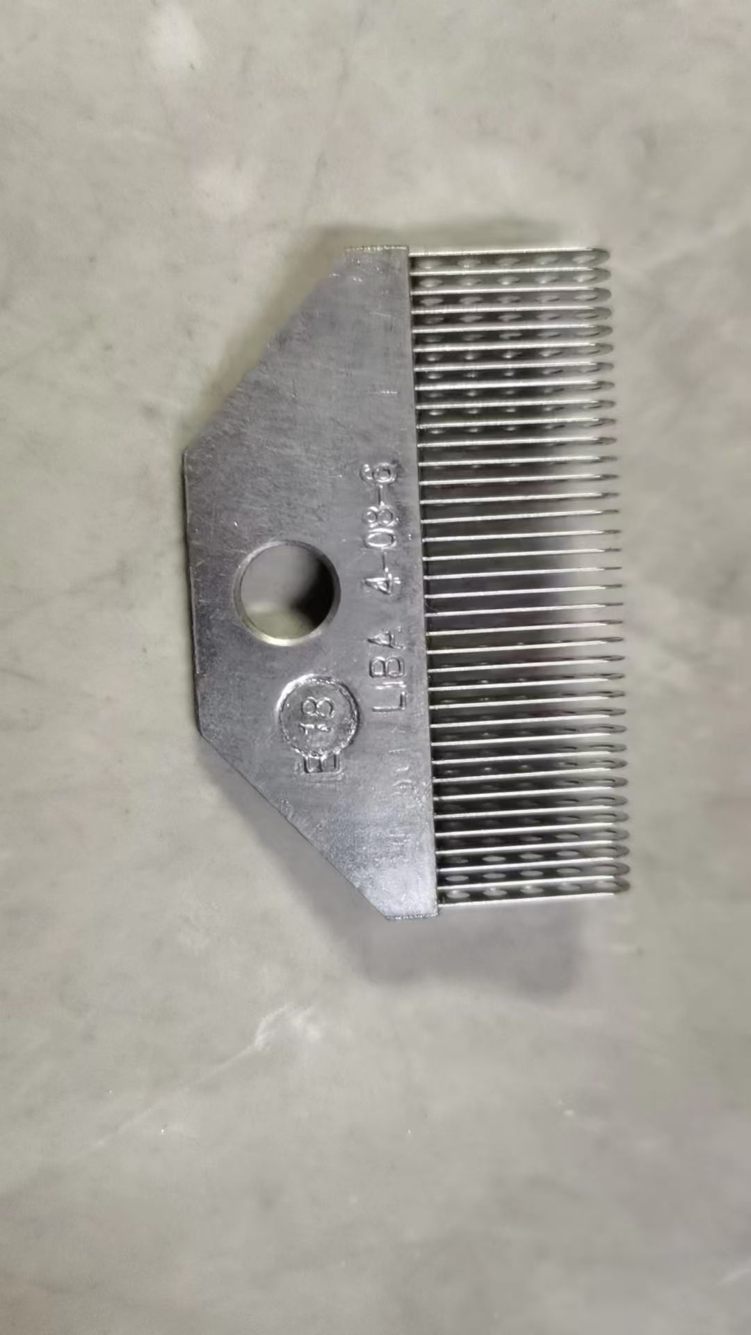 Dense-gauge warp knitting needle block
